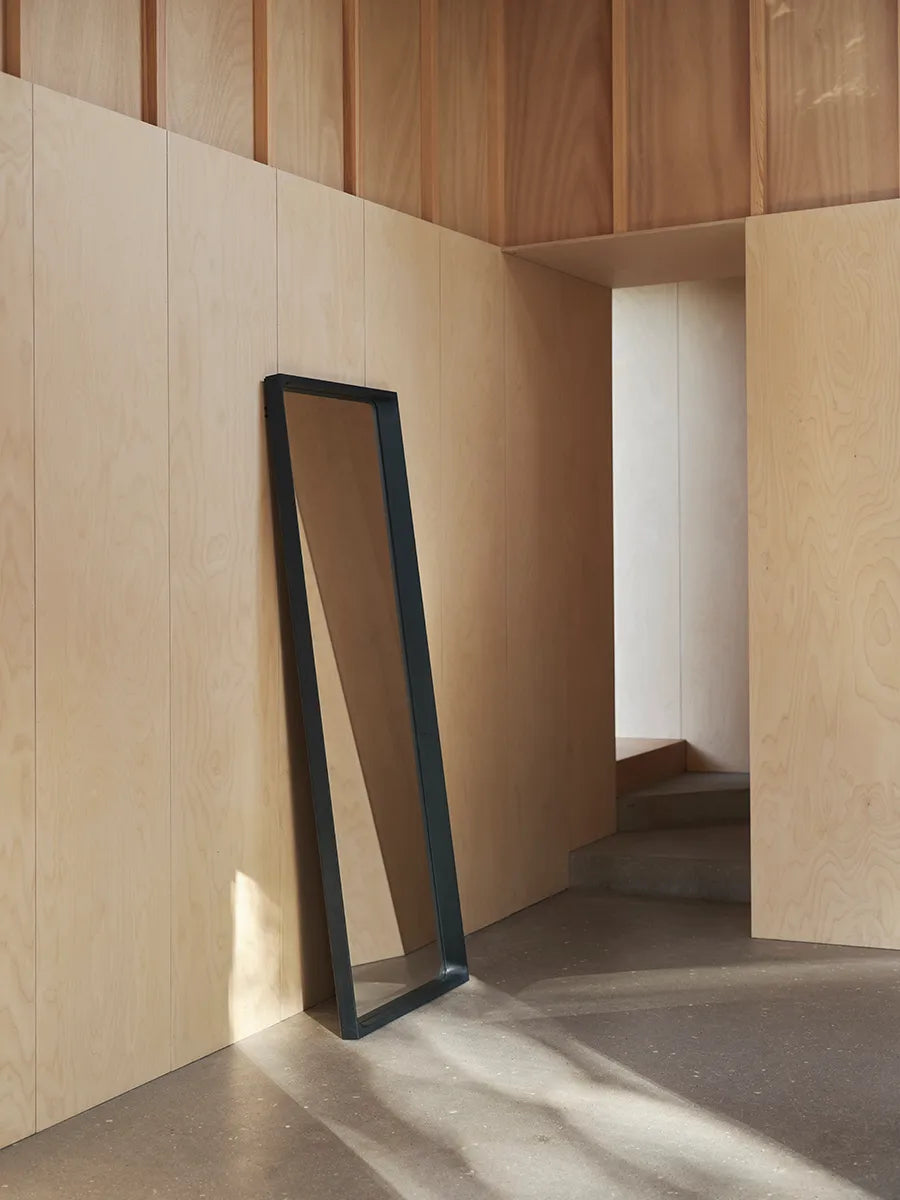 Arced Mirror, 170x61 från Muuto - 6 - Jacobsen Plus