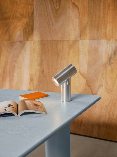 Beam Portabel bordslampa från Muuto - Polished Aluminum - Jacobsen Plus