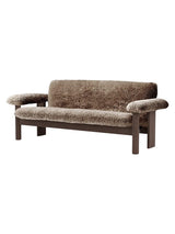 Brasilia Soffa, Fårskinn från Audo Copenhagen - Sahara - Dark Stained Oak - Jacobsen Plus