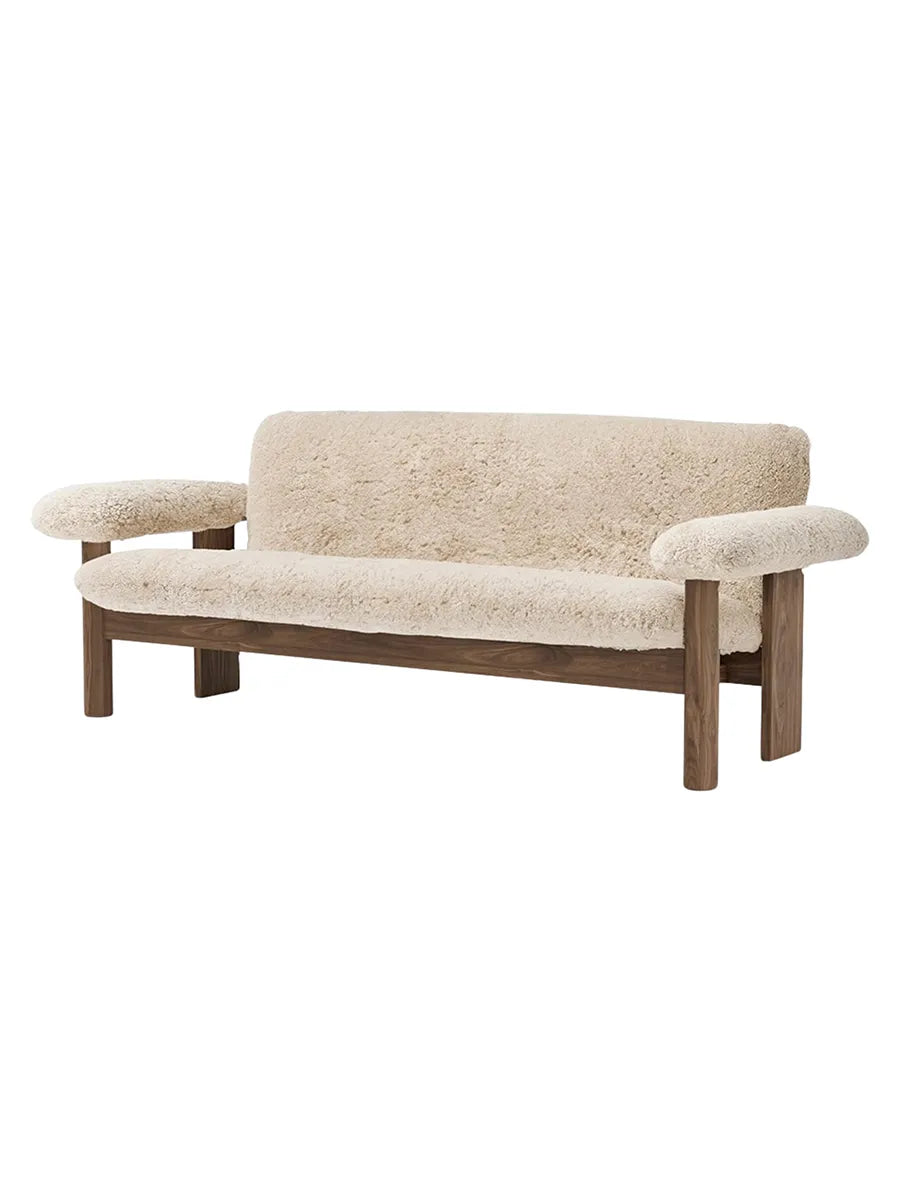 Brasilia Soffa, Fårskinn från Audo Copenhagen - Moonlight - Walnut - Jacobsen Plus