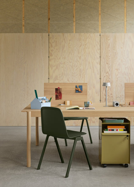 Muuto - Brink stol, A-base - Svart sits - Svart stel - Jacobsen Plus