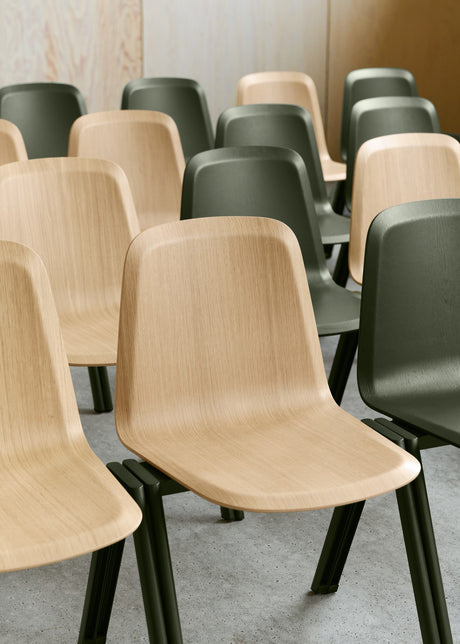 Muuto - Brink stol, A-base - Svart sits - Svart stel - Jacobsen Plus