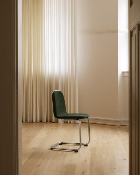 Muuto - Brink stol, konsolburen base - Svart sits - Svart stel - Jacobsen Plus