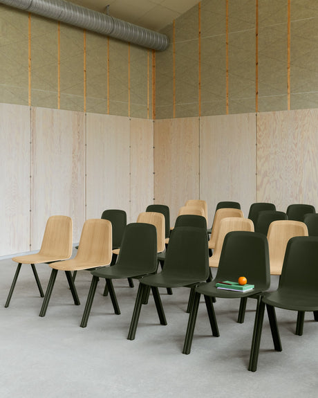 Muuto - Brink stol, A-base - Svart sits - Svart stel - Jacobsen Plus