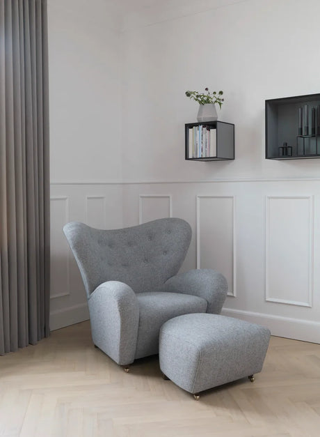 Den Trætte Mand Fotpall från Audo Copenhagen - Natural Oak - Sheepskin Moonlight - Jacobsen Plus