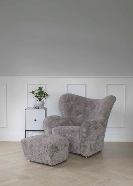 Den Trötta Mannen Fåtölj från Audo Copenhagen - Natural Oak - Sheepskin Moonlight - Jacobsen Plus