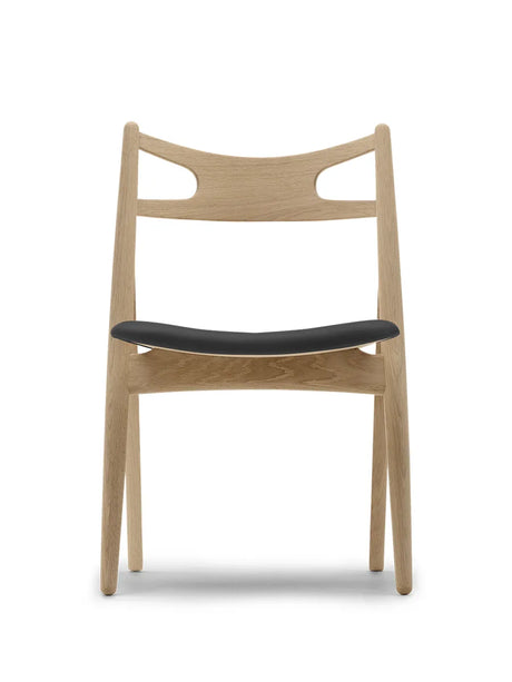 CH29 Sågbocksstolen i ek av Hans J. Wegner - Stofgruppe 1 / Såpbehandlad - Jacobsen Plus