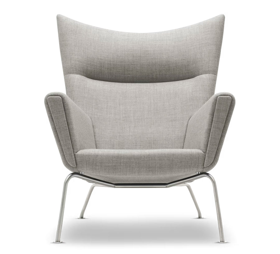CH445 Wing Chair av Hans J. Wegner - Textil: Mood 1101 - Jacobsen Plus