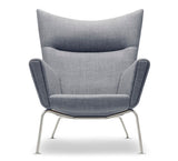 CH445 Wing Chair av Hans J. Wegner - Textil: Fiord 151 - Jacobsen Plus