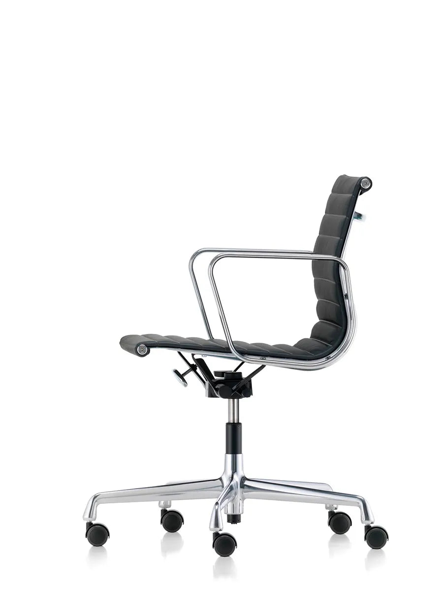 Aluminium Chair EA 117 Kontorsstol, svart läder från Vitra - 4 - Jacobsen Plus