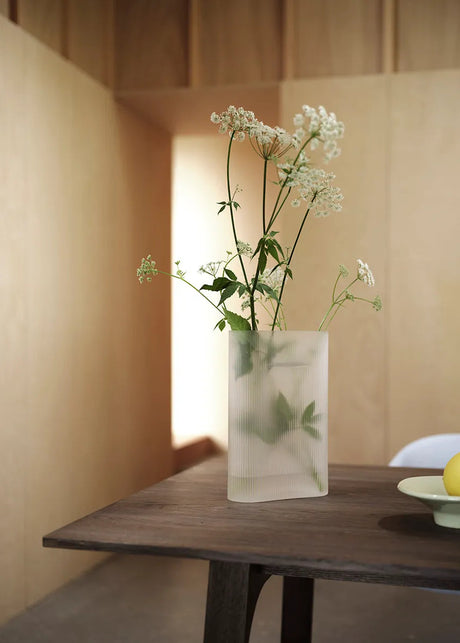 Ridge Vas, vitt frostat Glas från Muuto - H16,5 cm - Jacobsen Plus