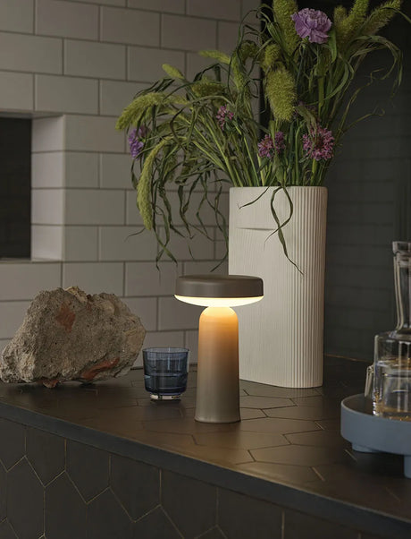 Ease Portabel lampa från Muuto - Taupe - Jacobsen Plus
