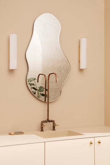 Vuelta vägglampa II 40, vit/mässing från Ferm Living - 2 - Jacobsen Plus