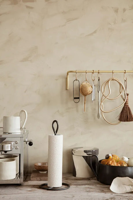 Curvature Pappershanddukshållare från Ferm Living - Brass - Jacobsen Plus