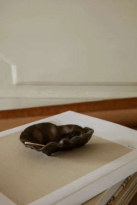 Oyster Skål från Ferm Living - Brass - Jacobsen Plus
