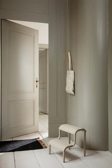 Up Step Stool från Ferm Living - Black - Jacobsen Plus
