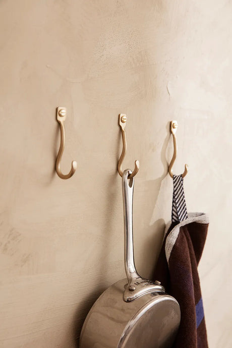 Curvature Hook, 3 st från Ferm Living - Brass - Jacobsen Plus