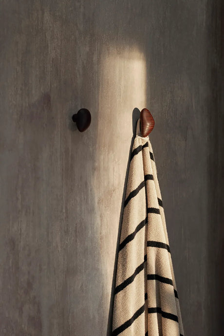 Cairn Hooks, set med 2 st. från Ferm Living - Dark brown - Jacobsen Plus