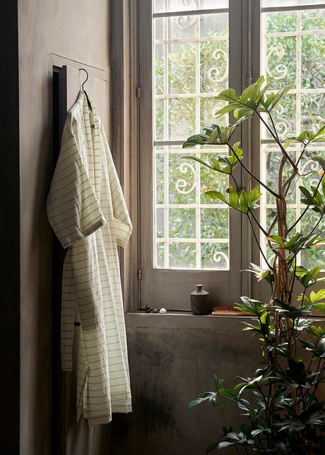 Field Robe, off-white/choklad från Ferm Living - 2 - Jacobsen Plus