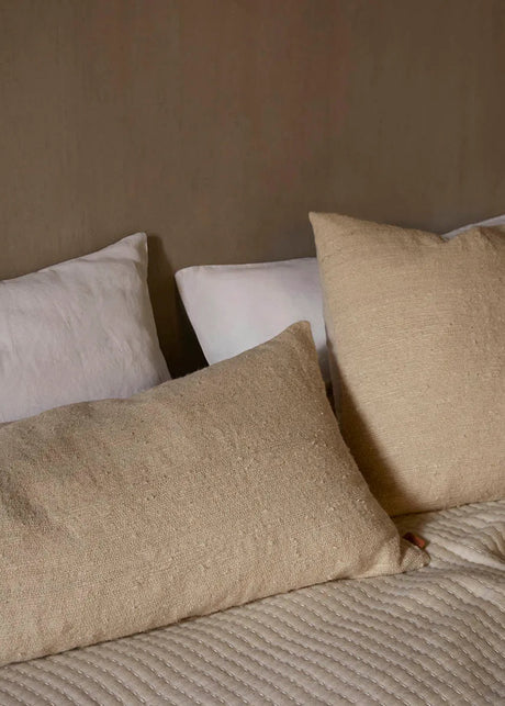 Nettle Cushion, lång från Ferm Living - 2 - Jacobsen Plus