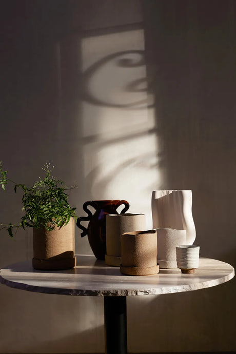 Uneru Pot, Ø13 från Ferm Living - Brown - Jacobsen Plus