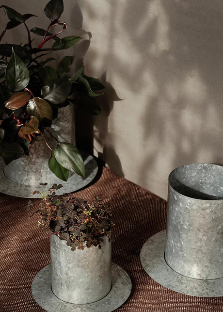 Auran Kruka, galvaniserad från Ferm Living - Small - Jacobsen Plus