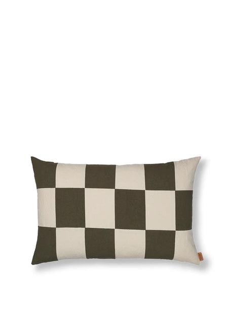 Fold Patchwork-kudde från Ferm Living - Coffee - Jacobsen Plus
