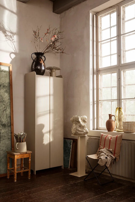 Sill högt skåp från Ferm Living - Kashmir - Jacobsen Plus