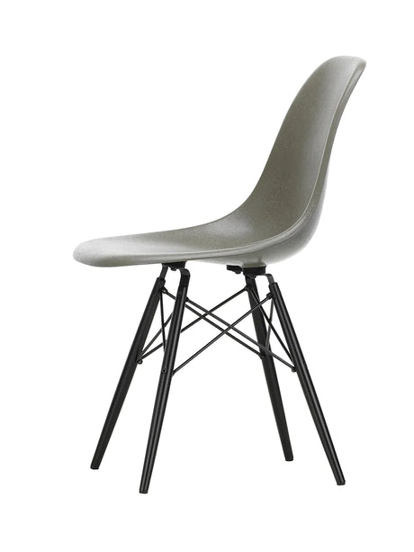 Eames Fiberglass Chair DSW, svartlackerad lönn från Vitra - Eames Sea Foam Green - Jacobsen Plus