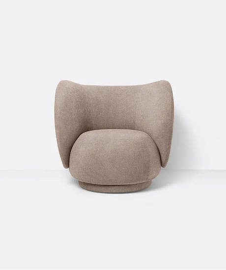 Rico Lounge Chair, bouclé i sand från Ferm Living - Jacobsen Plus