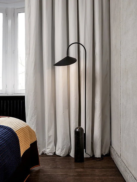 Arum Golvlampa från Ferm Living - Svart - Jacobsen Plus