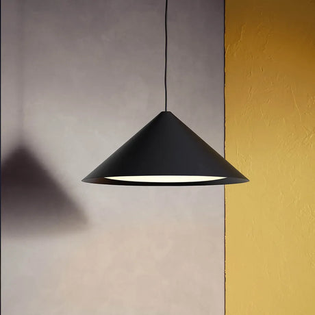 Keglen Pendel från Louis Poulsen - Ø 175 mm / Svart - Jacobsen Plus