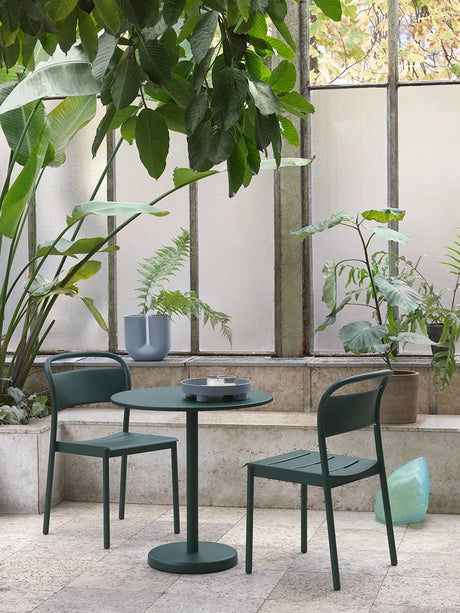 Linear Steel sidostol från Muuto - Anthracite black - Jacobsen Plus