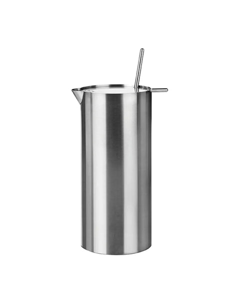 Arne Jacobsen Martini Mixer med sked, 1 l från Stelton - Jacobsen Plus