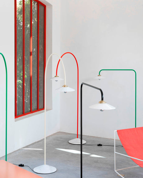 Standing Lamp Marble No.1 från Valerie Objects - Menie Red - Jacobsen Plus