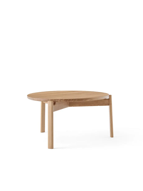 Passage Lounge Table, Ø70 cm från Audo Copenhagen - Natural Oak - Jacobsen Plus