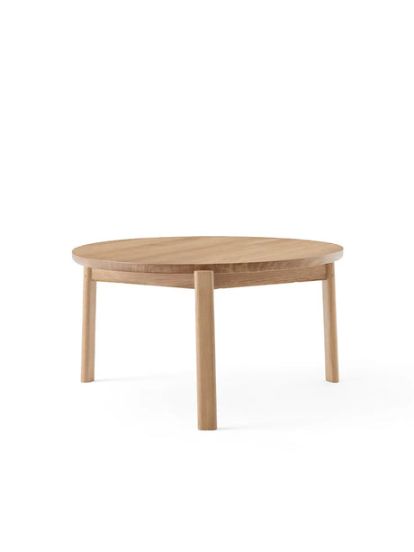 Passage Lounge Table, Ø70 cm från Audo Copenhagen - Natural Oak - Jacobsen Plus