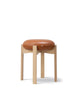 Pioneer Stool, lackad ek/max 95 från Fredericia Furniture