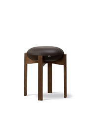 Pioneer Stool, rökt ek/primo 86 från Fredericia Furniture