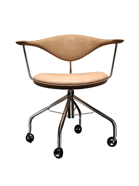 PP502 Kontorsstol med snurrfunktion av Hans J. Wegner - Såpbehandlad / Ek - Jacobsen Plus