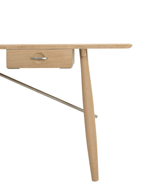 PP571 Arkitektens Skrivbord av Hans J. Wegner - Såpbehandlad eg - Jacobsen Plus