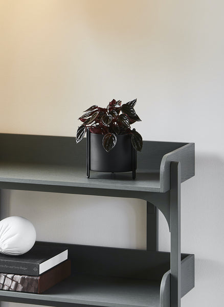 Utility Shelf från Woud - Hvidpigmenteret eg - Jacobsen Plus