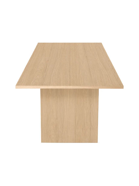 Private Matbord, 260x100 cm från GUBI - Light Stained Oak - Jacobsen Plus