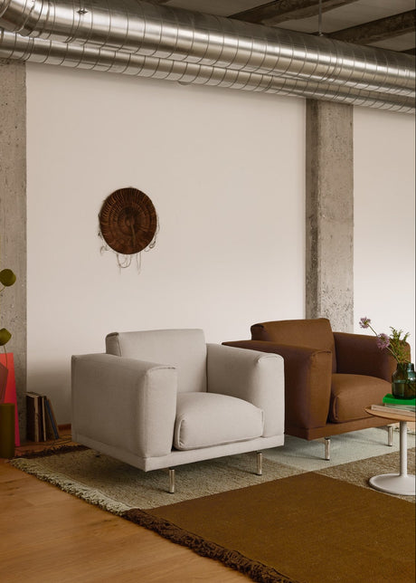 Muuto - Rest Loungefåtölj - Acca 361 - Svart metal stel - Jacobsen Plus