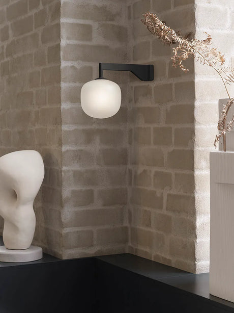 Rime vägglampa från Muuto - Black - Jacobsen Plus