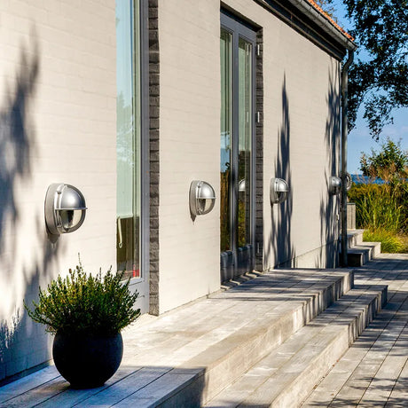 Skot vägglampa från Louis Poulsen - Aluminium / Opal - Jacobsen Plus