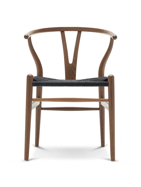 Y-stol CH24, Ek rökoljad med svart flätning av Hans J. Wegner - 1 - Jacobsen Plus