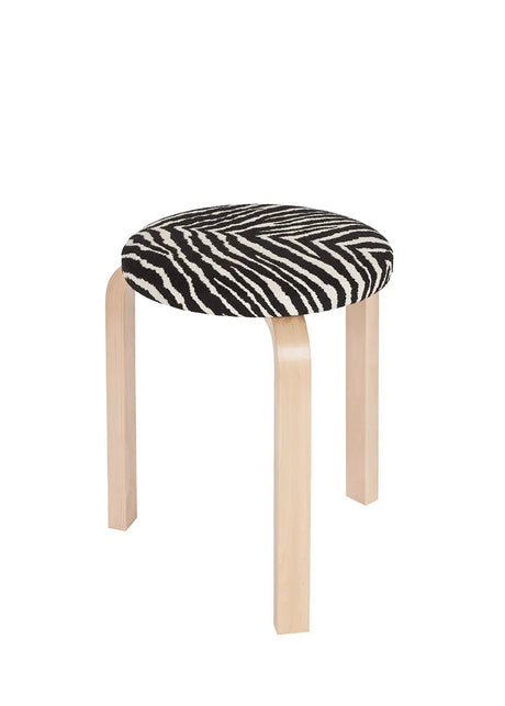 Stool 60, zebra-tyg från Artek - Jacobsen Plus