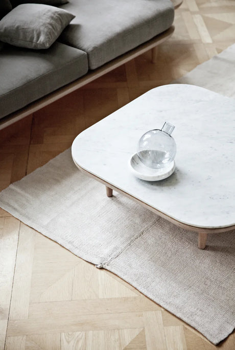Fly soffbord D:80 från &Tradition - Bianco Carrara marmor - Jacobsen Plus