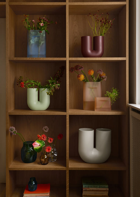 Kink Vas, mörkröd från Muuto - 3 - Jacobsen Plus